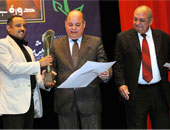 فوز عبد العزيز المقالح بجائزة الملتقى الثالث للشعر العربى