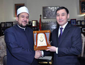 شيخ الأزهر ووزير الأوقاف يلتقيان مجلس أمناء الجامعة المصرية للثقافة الإسلامية بكازاخستان..ويقرران إنشاء مركز لبحوث المذهب الحنفى ومركز لإعداد الطلاب..و"أزيلخانوف" يشيد بدور "الطيب" و"جمعة" فى إثرائها 