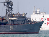 سفينة أمريكية تطلق عيارات تحذيريه تجاه زورق صيد إيرانى