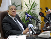 إبراهيم محلب ووزير التنمية المحلية يلتقيان نواب المحافظين الجدد