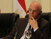 مصادر: الحكومة تتواصل مع "العليا للانتخابات" لحل أزمة الوافدين