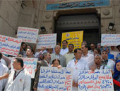 نقابة الأطباء تخطر "الداخلية" بوقفات احتجاجية للعاملين بالتأمين الصحى