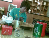 هنا الصين.. إنتاج التحف النحاسية فى «عشة».. ولا تفوتك زيارة بيت الشاى