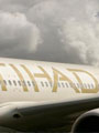 الاتحاد للطيران أبوظبى تمدد تخفيضات الأجور لنهاية العام