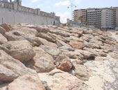 وزير الرى: مشروعات لحماية شواطئ 6 مناطق شمال الدلتا وسيناء بقيمة مليار جنيه.. والانتهاء من مشروع حماية كورنيش مطروح.. وتقرير حكومى: "رشيد" أكثر المدن تأثرا بالتغيرات المناخية