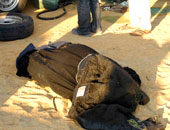 مواطنون بالسويس يعثرون على جثة متسول ملقاة على الرصيف