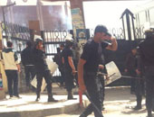 أمن الدقهلية يدخل حرم جامعة المنصورة للسيطرة على "عنف الإخوان"