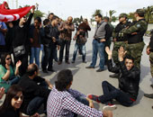 معتصمون بالقيروان يهددون بحرق أنفسهم.. وتونس تدفع بالجيش لحماية المنشآت النفطية