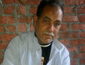 "عم صبحى" صانع شباك الصيد اليدوية يواجه اندثار غزل الشبك من القطن 