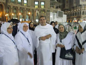 بالصور.. عمرو خالد ودعاء عامر مع الأمهات المثاليات بالأراضى المقدسة