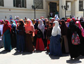 طالبات الإخوان يتظاهرن بـ"طب أسنان الأزهر".. وانتشار أمنى خارج الجامعة