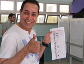 بالصور المطرب حكيم يدلى بصوته فى الانتخابات الرئاسية