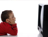 ماتسيبهوش للشاشة تربيه.. 6 مشكلات صحية ونفسية لمشاهدة الطفل للتليفزيون
