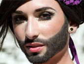 بالصور.. بعد فوز الفتاة الملتحية كونشيتا بجائزة يوروفيجن.. نجوم عالميون يعلنون عن هويتهم الجنسية وشذوذهم.. ريكى مارتن والتون جون ودانيال رادكليف وكاميرون دياز وريهانا ولينسى لوهان يقيمون علاقات مثلية