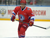 بالصور.. فلاديمير بوتين لاعب هوكى جليد