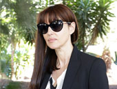 بالصور.. مونيكا بيلوتشى تتخلى عن أنوثتها وتصل "نيس" ببذلة رجالى