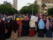 طالبات الإخوان ينظمن مسيرة داخل المجمع النظرى بالاسكندرية