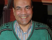 فاروق الشرنوبى وعمرو مصطفى يشيعان جثمان الشاعر مجدى النجار