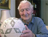 الفرنسى لوتشين لورنت صاحب أول هدف فى نهائيات كأس العالم