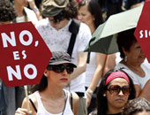 احتجاجات نسائية فى كندا تطالب بالحرية فى ارتداء الملابس