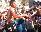 بالصور.. "رش الميه عداوة".. بس فى التحرير "طراوة"