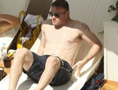 بالصور.. رونى يستقبل أعداء الجماهير الإنجليزية فى لوس أنجلوس