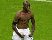 الصحافة الإيطالية: المجنون قاد الأتزورى للنهائى!