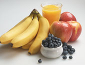 تناول الأطعمة الغنية بالألياف والإكثار من الفاكهة لتجنب سرطان الدم