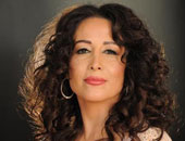 تقلا شمعون تعود إلى بيروت بعد الانتهاء من "مكان فى القصر" 