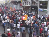 تظاهرة فى ميدان جلاطة سراى باسطنبول احتجاجا على مقتل طفل فى "جيزرة"