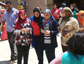 بكاء طالبات الثانوية العامة أمام لجان مصر الجديدة بسبب صعوبة الفيزياء (فيديو)