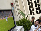 خبراء التغذية يحذرون من الوجبات الخفيفة أثناء مشاهدة كأس العالم