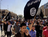 عناصر الإخوان يرفعون أعلام "داعش" خلال مسيرتهم فى سمنود بالغربية
