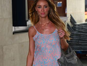 لورين بوب تتألق فى فستان مشجر قصير وشفاف