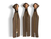 فنان فرنسى يحوّل الأغراض المنزلية لشخصيات كرتونية