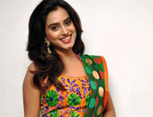 بالصور.. السارى الهندى موضة العروس الجريئة فى ليلة الحنة