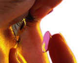 إساءة استخدام العدسات اللاصقة يسبب تلف القرنية وانخفاض الرؤية