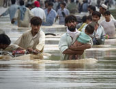 رئيس وزراء باكستان يطلع العالم على آثار نكبة الفيضان فى بلاده
