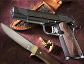 ضبط سلاح نارى ومطواة بحوزة سائق وعشيقته فى كمين بالمعادى 