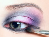 كيف تحقق التناسق بين ظلال العيون مع لون البشرة؟