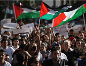 آلاف الفلسطينيين يتوجهون الى معبر قلنديا للعبور الى القدس