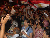 أمين الدشناوى يشعل حماس متظاهرى قنا بأنشودة "صباح الخير يا مصر" 