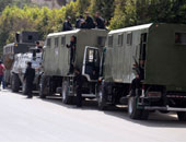 قوات الأمن تقنع خريجى معهد فنى صحى المتظاهرين بفتح "قصر العينى"