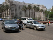 انتظام حركة المرور أمام السيارات فى شوارع القاهرة والجيزة