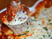 طريقة عمل كرات اللحم بالصلصة والجبن