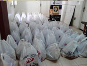 توزيع شنط مواد غذائية على الأسر الأولى بالرعاية بمدينة الفيوم