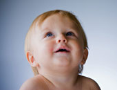 تدخل بعض المياه فى أذن طفلى عندما يقوم بالاستحمام فما الحل؟