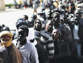 مهاجرون أفارقة يتظاهرون أمام سفارة أمريكا بإسرائيل للمطالبة بحمايتهم