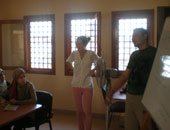 الصينيات يغنين الفلكور المصرى فى مركز أحمد بهاء الدين بأسيوط