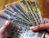 البنوك الهندية تغلق أبوبها بعد تكدس المواطنين لتغيير فئات من العملة المحلية